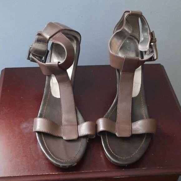Marc Fisher Shoes - Marc Fisher Waverish Leather TBone Strap Heel Sandal Size 8